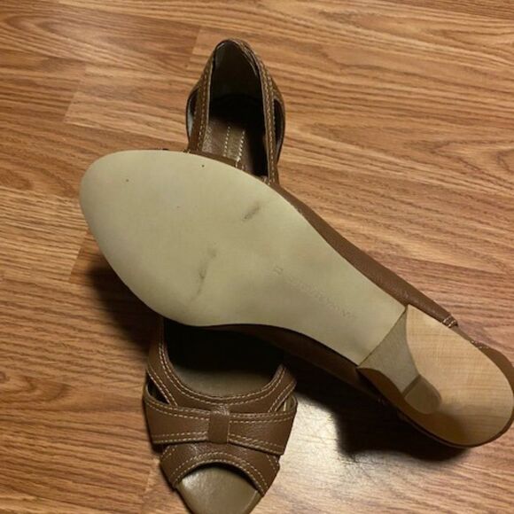 Banana Republic Taupe Heels, size 11M - Picture 4 of 4